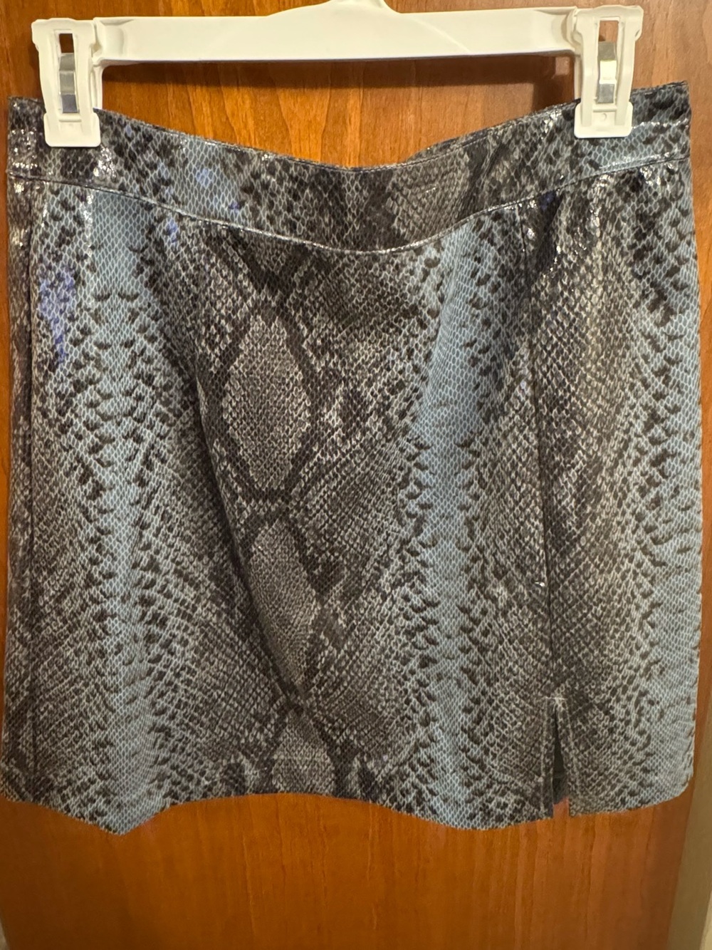 entro Black and Gray Snake-Print Mini Skirt